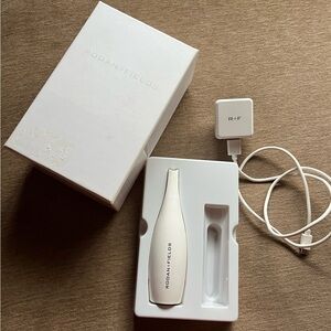 Rodan + Fields pore cleaning system